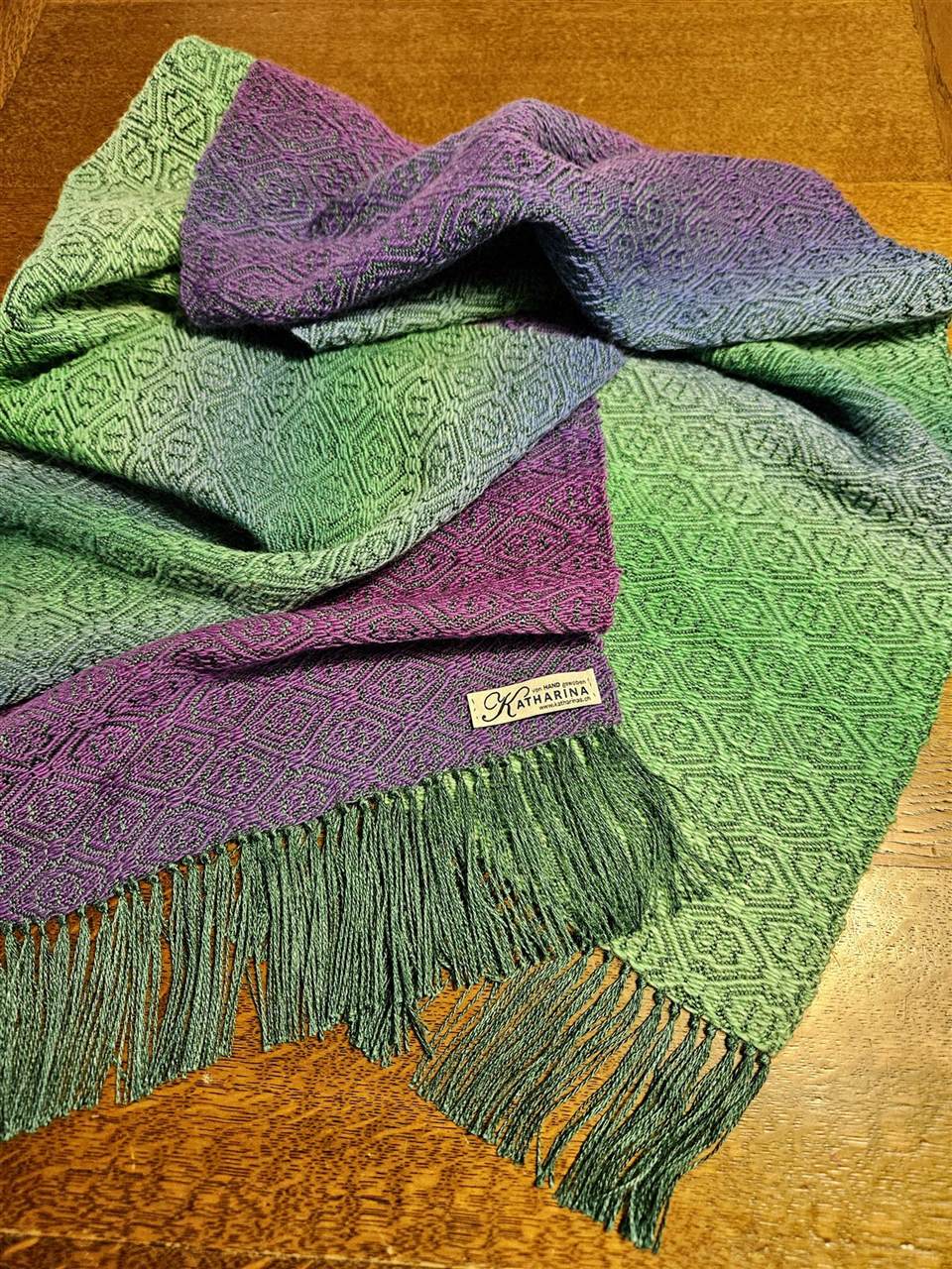 Handgewebte Stoffe in Grün und Violett
